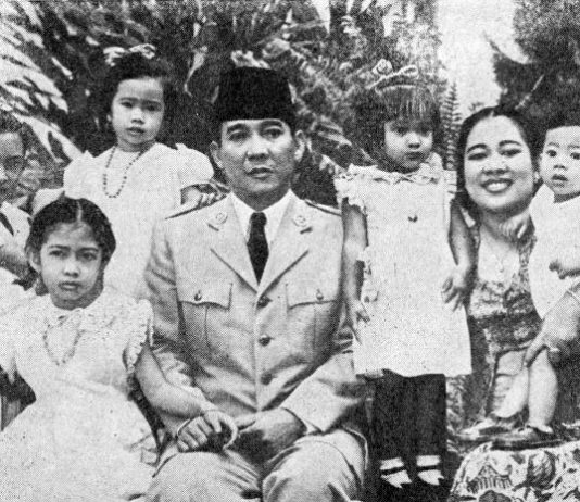 Sukarno, Fatmawati dan kelima anaknya