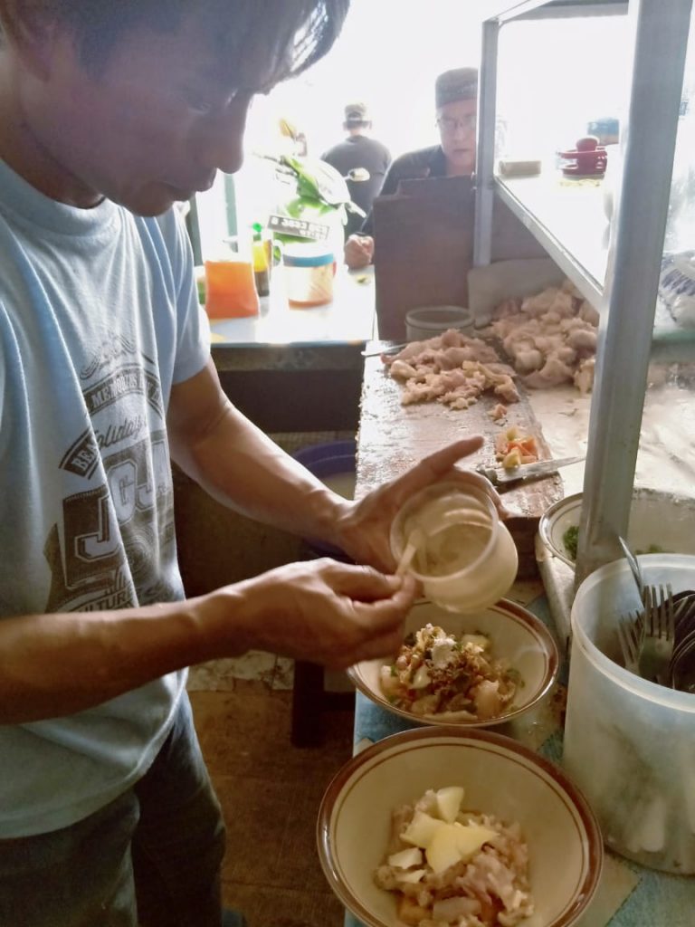 Pengalaman Berburu Soto dan Sop di Jakarta