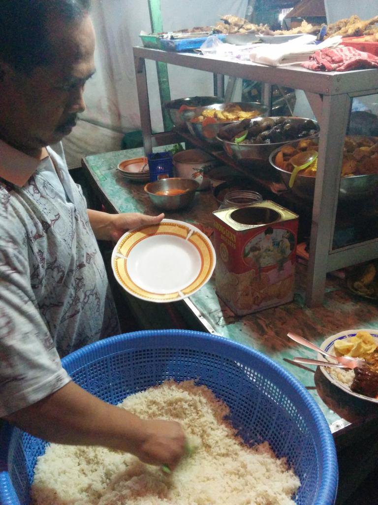 Kenangan Makan Gorengan Kambing, Tahu Bumbu dan Nasi Uduk Jakarta